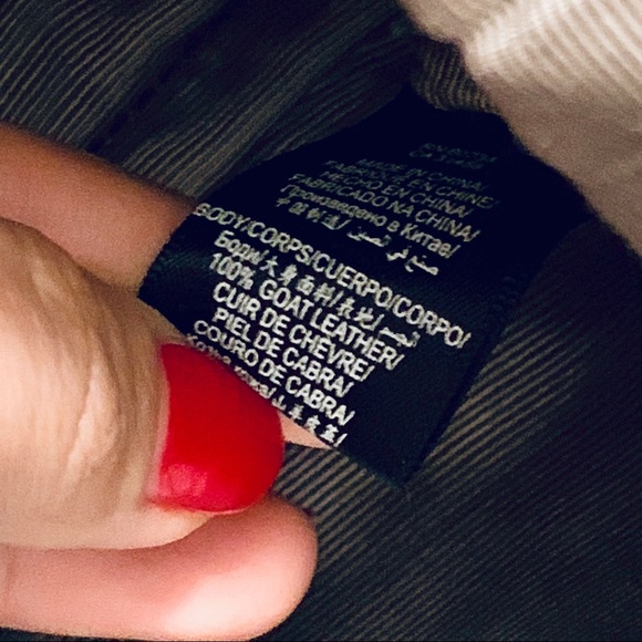 BCBGmaxazria clutch. 100% leather. No scratches. - Picture 3 of 9